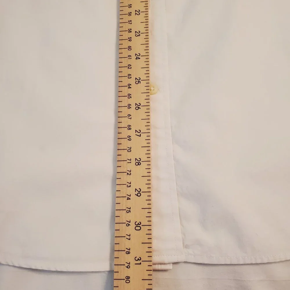 Banana Republic classic button down white shirt Size L. 97% cotton 3%Lycra.